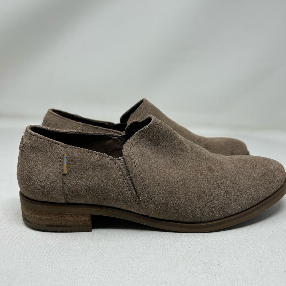 Tom's Women's Low Top Suede Leather Bootie Shoe Size 7 W Tan Slip-on.